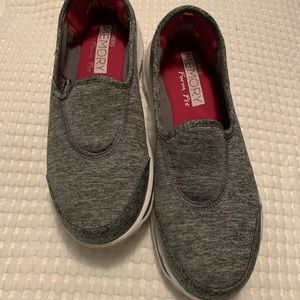 Women’s Skechers- size 7.5